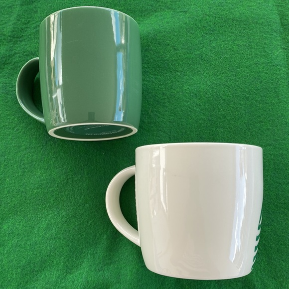 Starbucks Mugs - Set of 2, Classic Design 14oz and 11oz - Picture 2 of 12